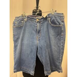 Levi’s Jean shorts. Size 14 
Waist- 17
Inseam- 10
Rise-10.5